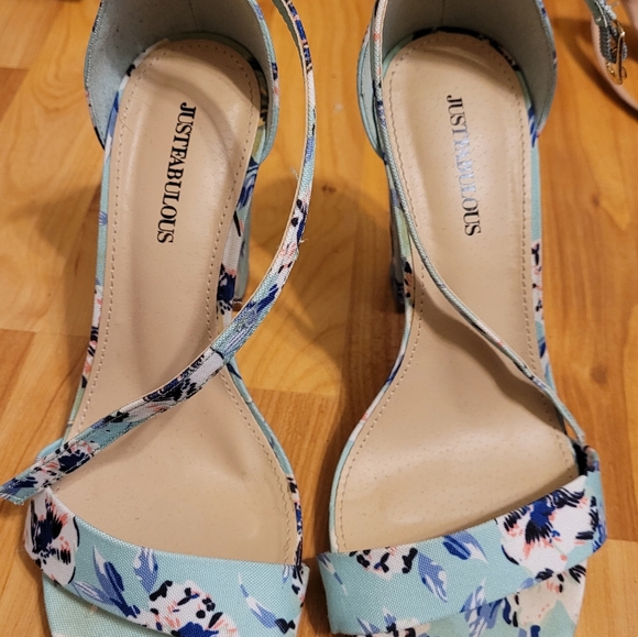 Size 8 Wide width Shoes - Picture 1 of 4